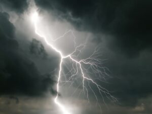 ¡PELIGRO EN EL CIELO! TORMENTAS ELÉCTRICAS Y LLUVIAS FUERTES GOLPEARÁN 10 REGIONES.