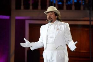 Tragedia y Solidaridad: Bombo Fica organiza show benéfico para ayudar a familia de chilena fallecida en Nueva York.